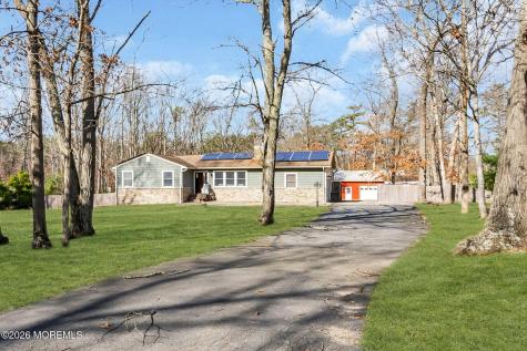 592 Whitecomb Avenue Jackson NJ 08527