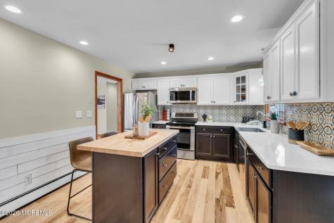 592 Whitecomb Avenue Jackson NJ 08527