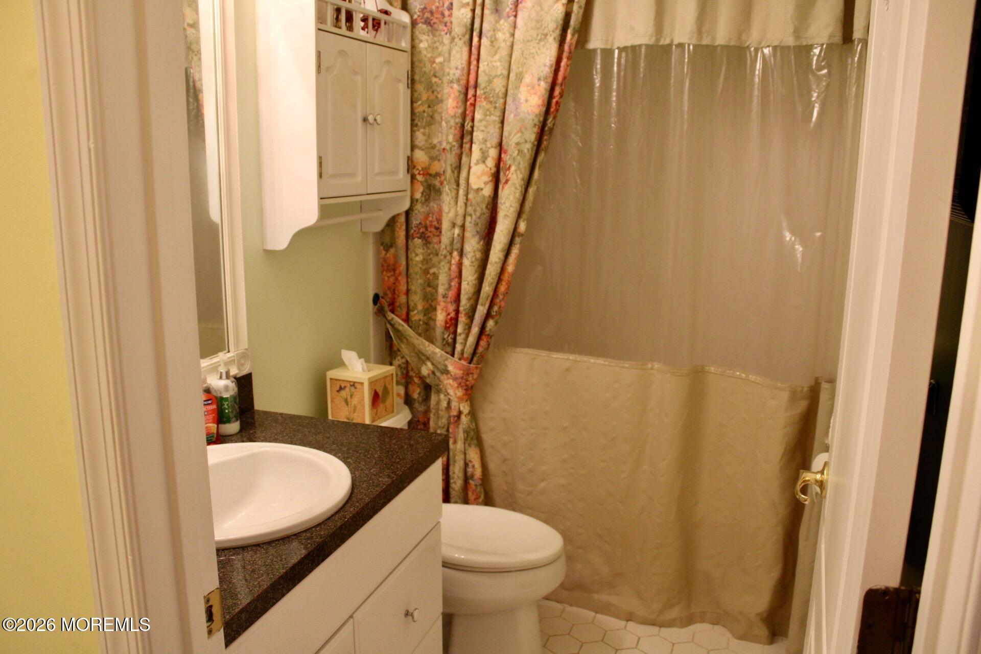 4 Summerlawn Drive Lakewood NJ 08701