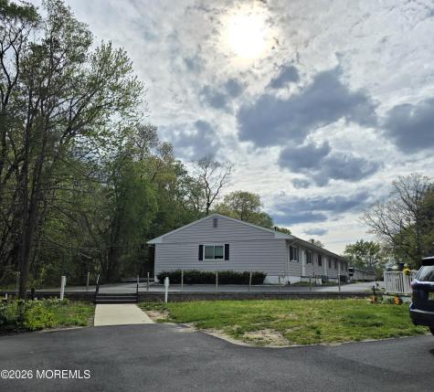 5 West Lake Drive Manchester NJ 08759