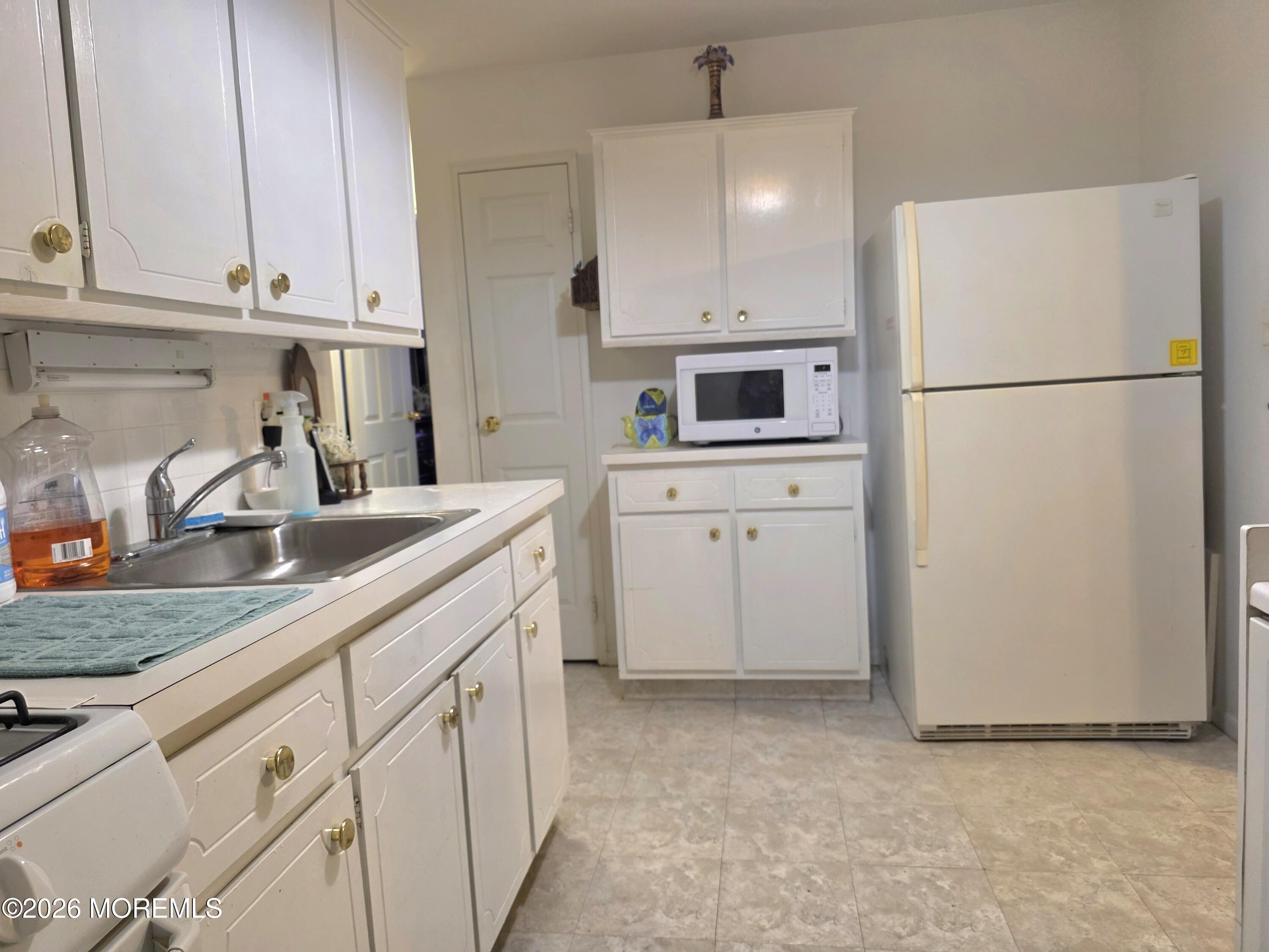 5 West Lake Drive Manchester NJ 08759