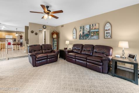 1 Pineview Court Monroe NJ 08831