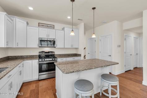 78 Woodside Lane Whiting NJ 08759