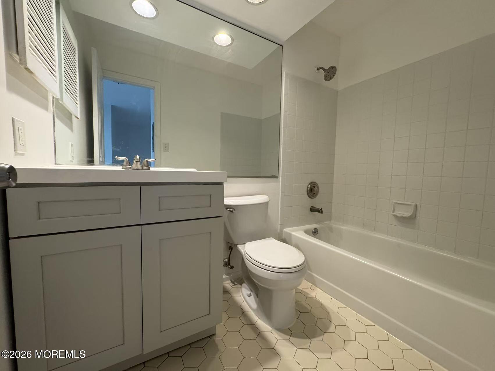 496 Cottonwood Court Howell NJ 07731