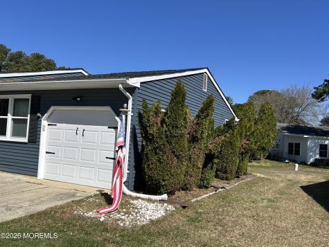 19 Attleboro Lane Whiting NJ 08759