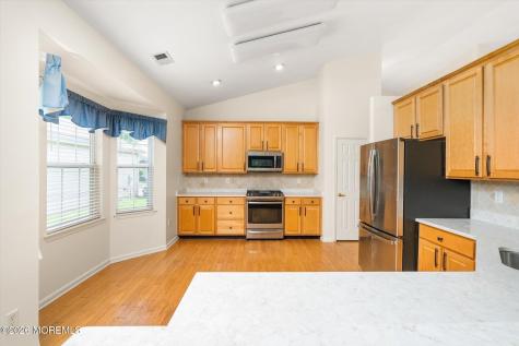 10 Powderhorn Way Allentown NJ 08501