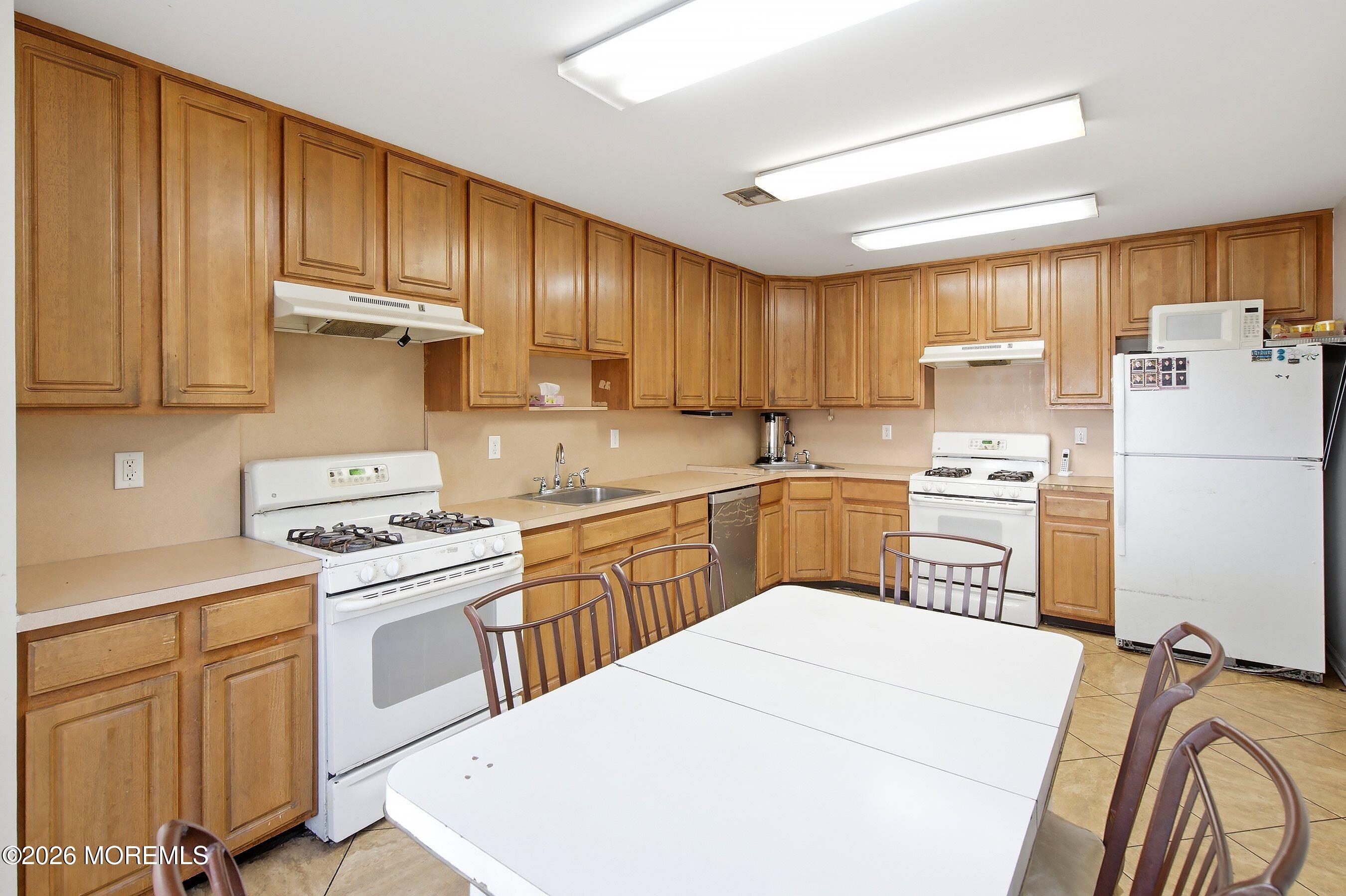 21 Kingsfield Drive Lakewood NJ 08701