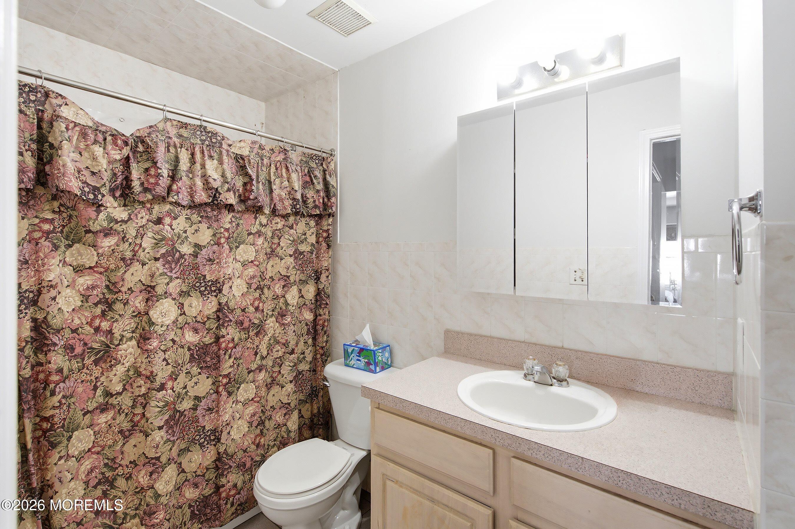 21 Kingsfield Drive Lakewood NJ 08701