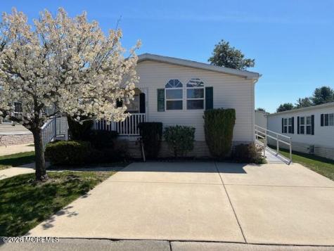27 Pine Ridge Boulevard Whiting NJ 08759