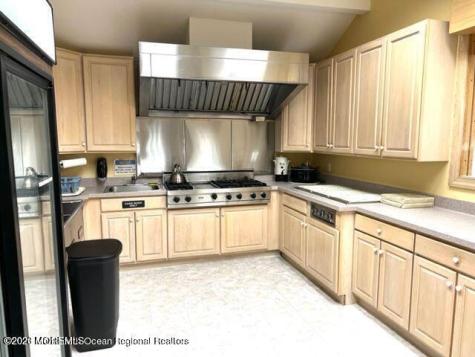 27 Pine Ridge Boulevard Whiting NJ 08759