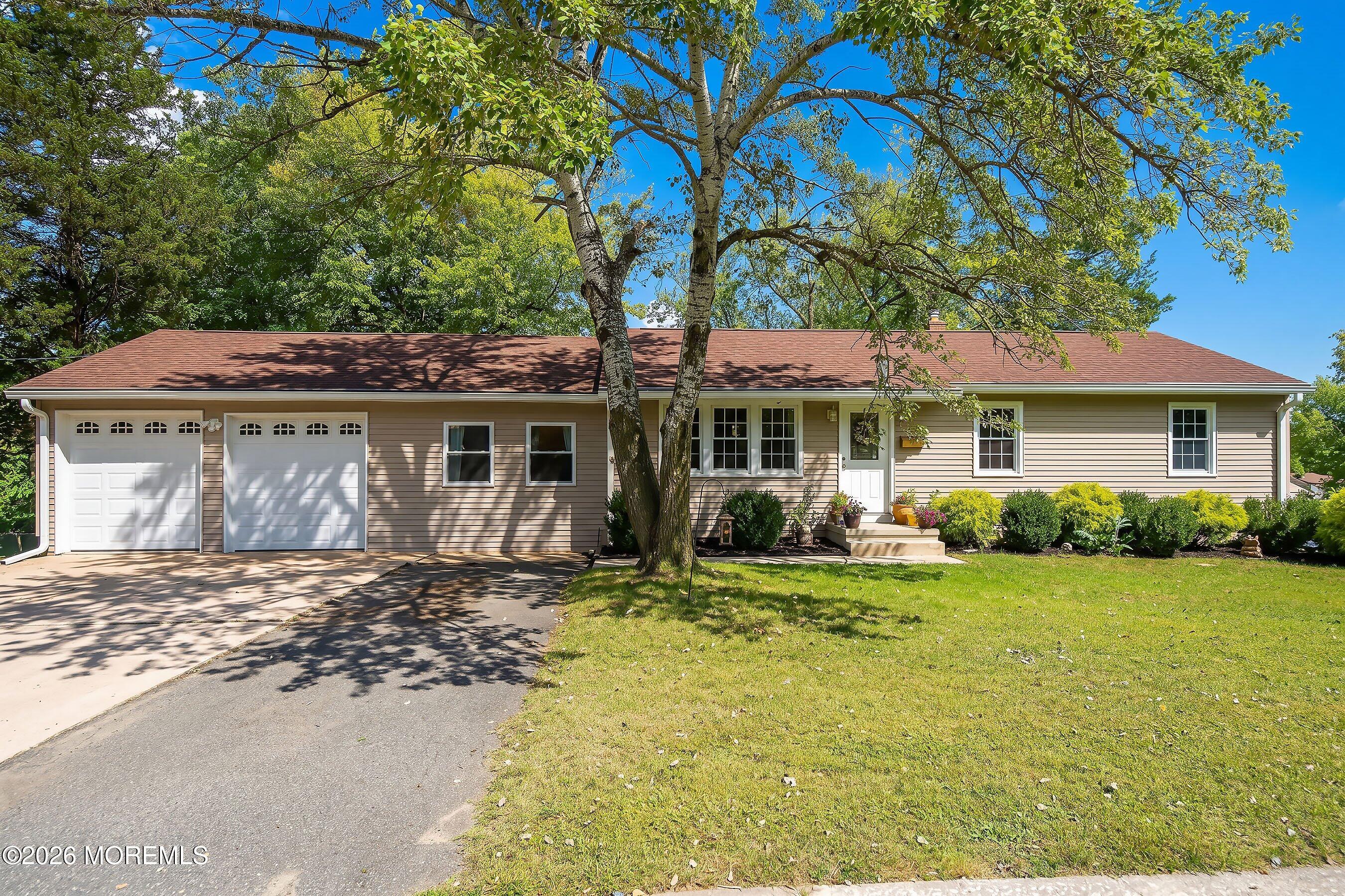 8 Hampton Road Howell NJ 07731