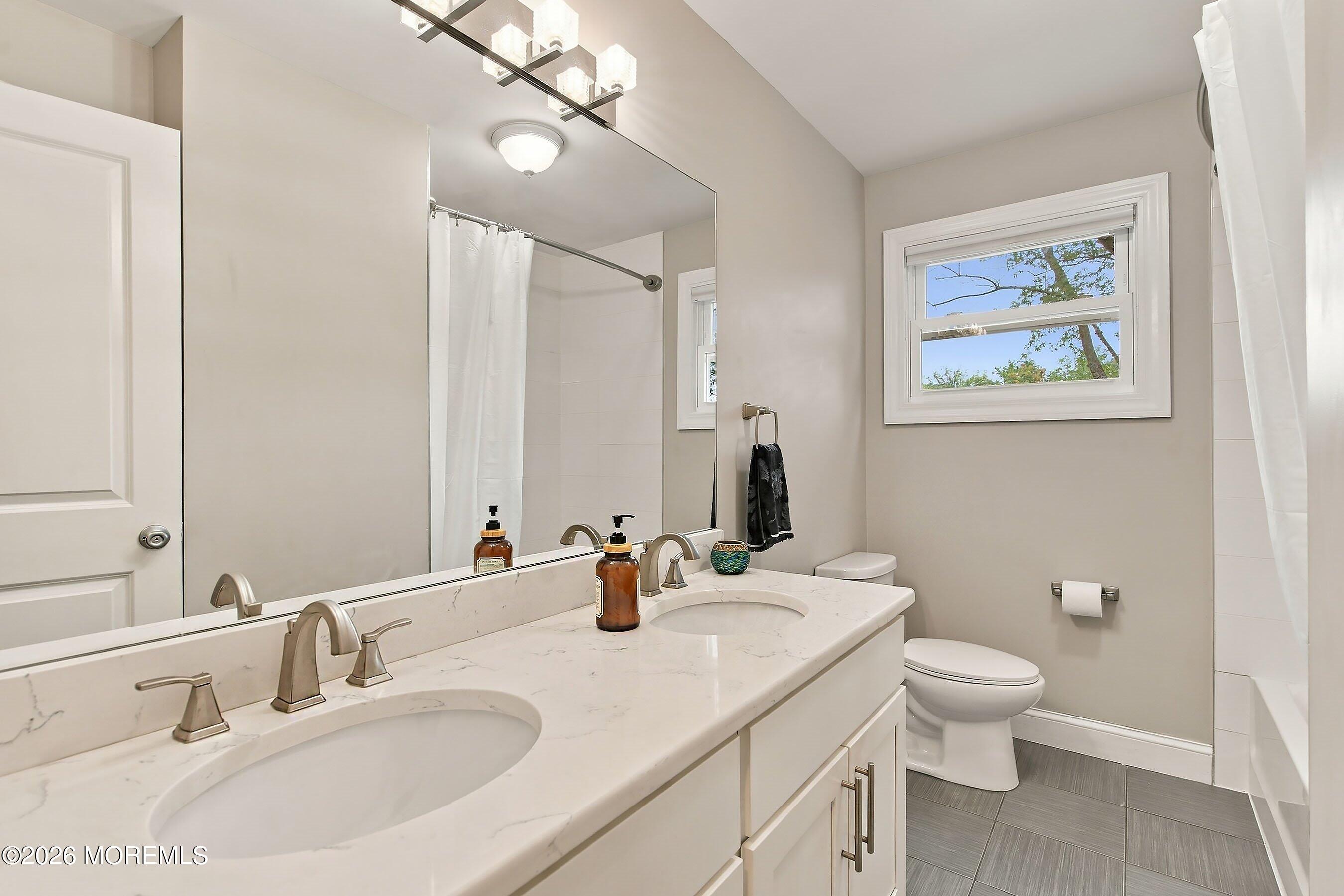 8 Hampton Road Howell NJ 07731