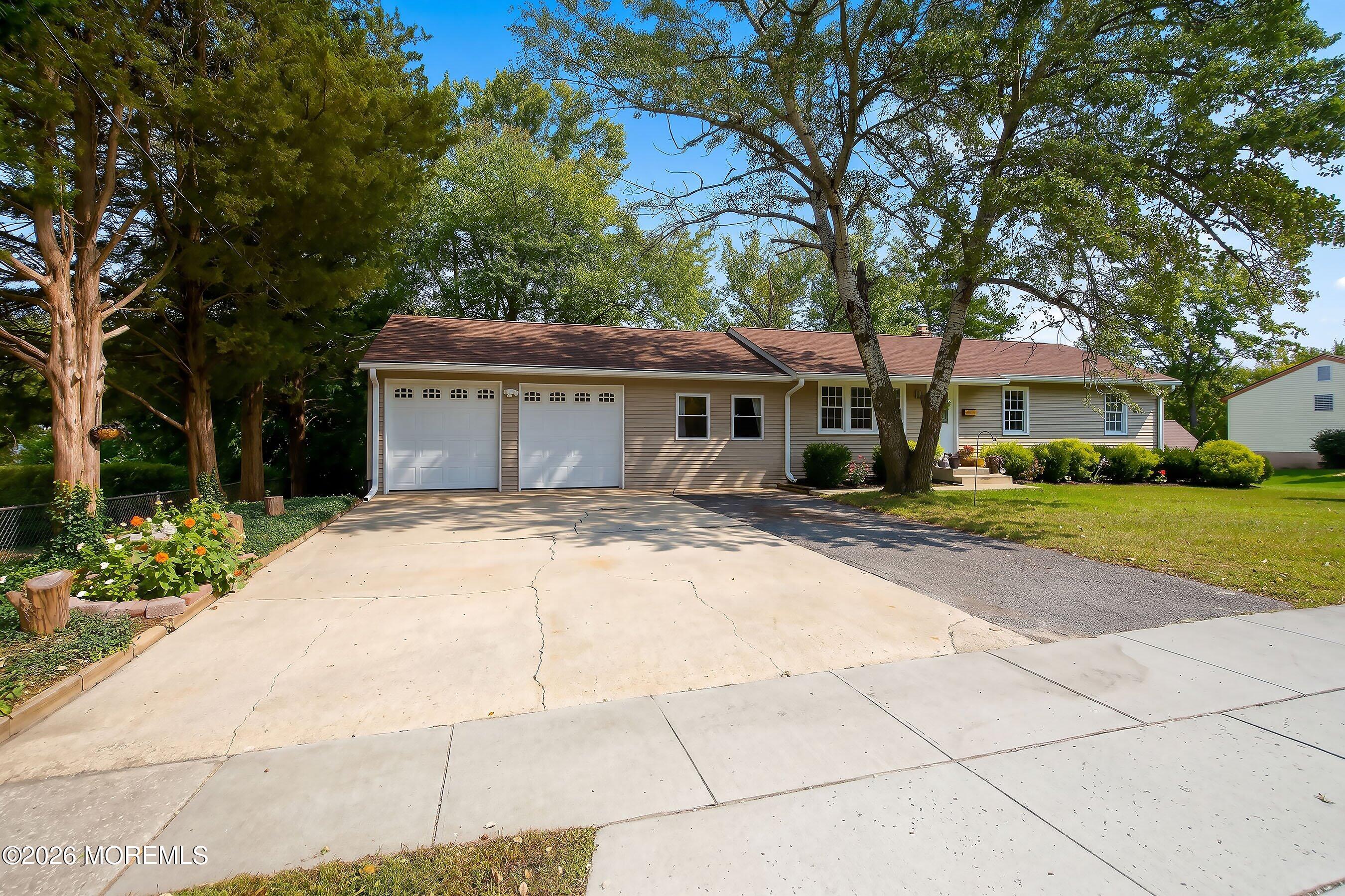8 Hampton Road Howell NJ 07731