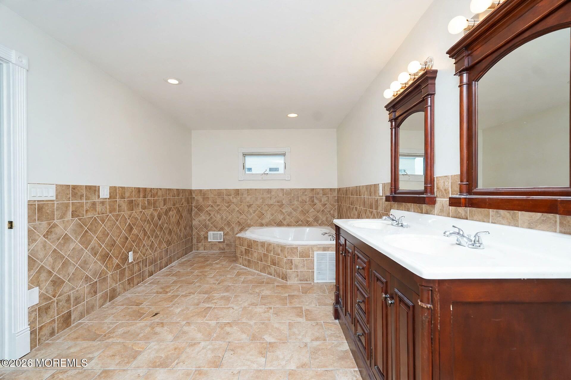 943 Jennifer Lane Manahawkin NJ 08050