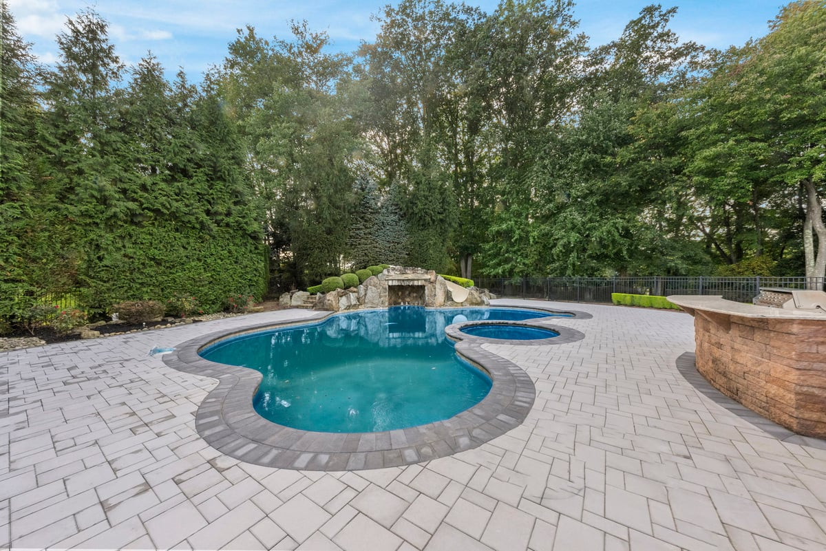 14 Huxley Court Marlboro NJ 07746