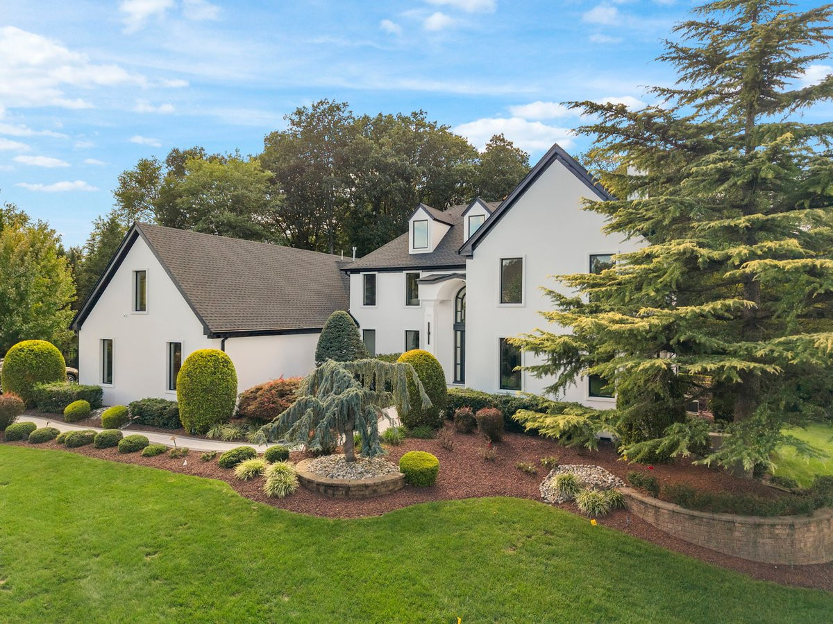 14 Huxley Court Marlboro NJ 07746