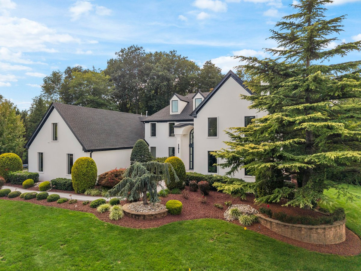 14 Huxley Court Marlboro NJ 07746