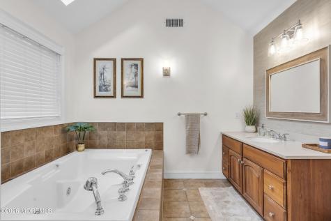 14 Winhar Place Oceanport NJ 07757