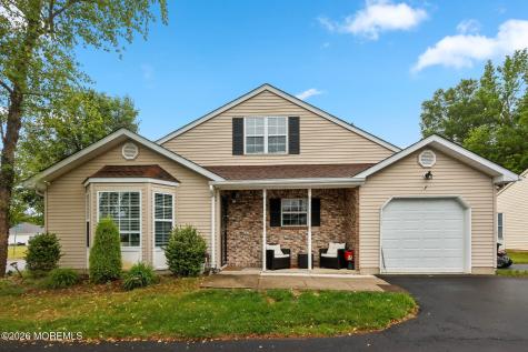 81 Farnworth Close Freehold NJ 07728