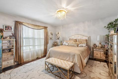 81 Farnworth Close Freehold NJ 07728