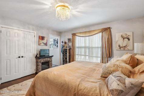 81 Farnworth Close Freehold NJ 07728