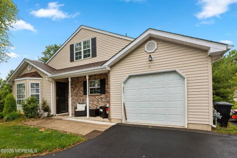 81 Farnworth Close Freehold NJ 07728