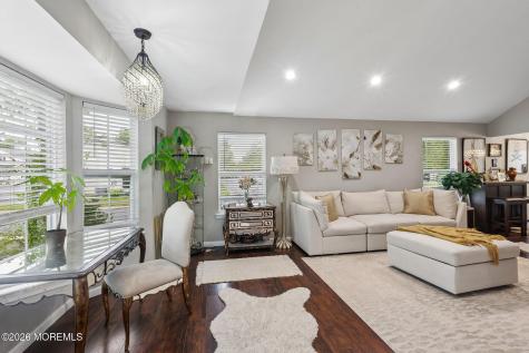 81 Farnworth Close Freehold NJ 07728
