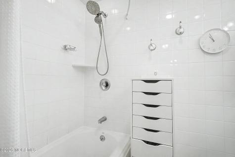 87 Twin Brooks Avenue Middletown NJ 07748