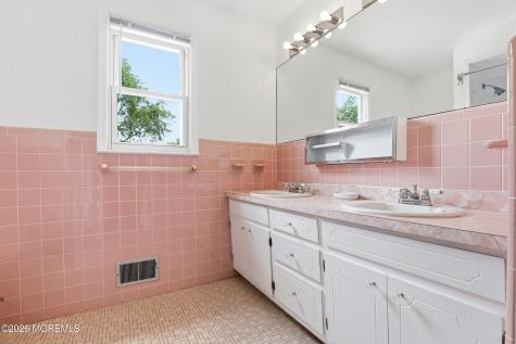 11 Hiland Drive Hillsborough NJ 08844