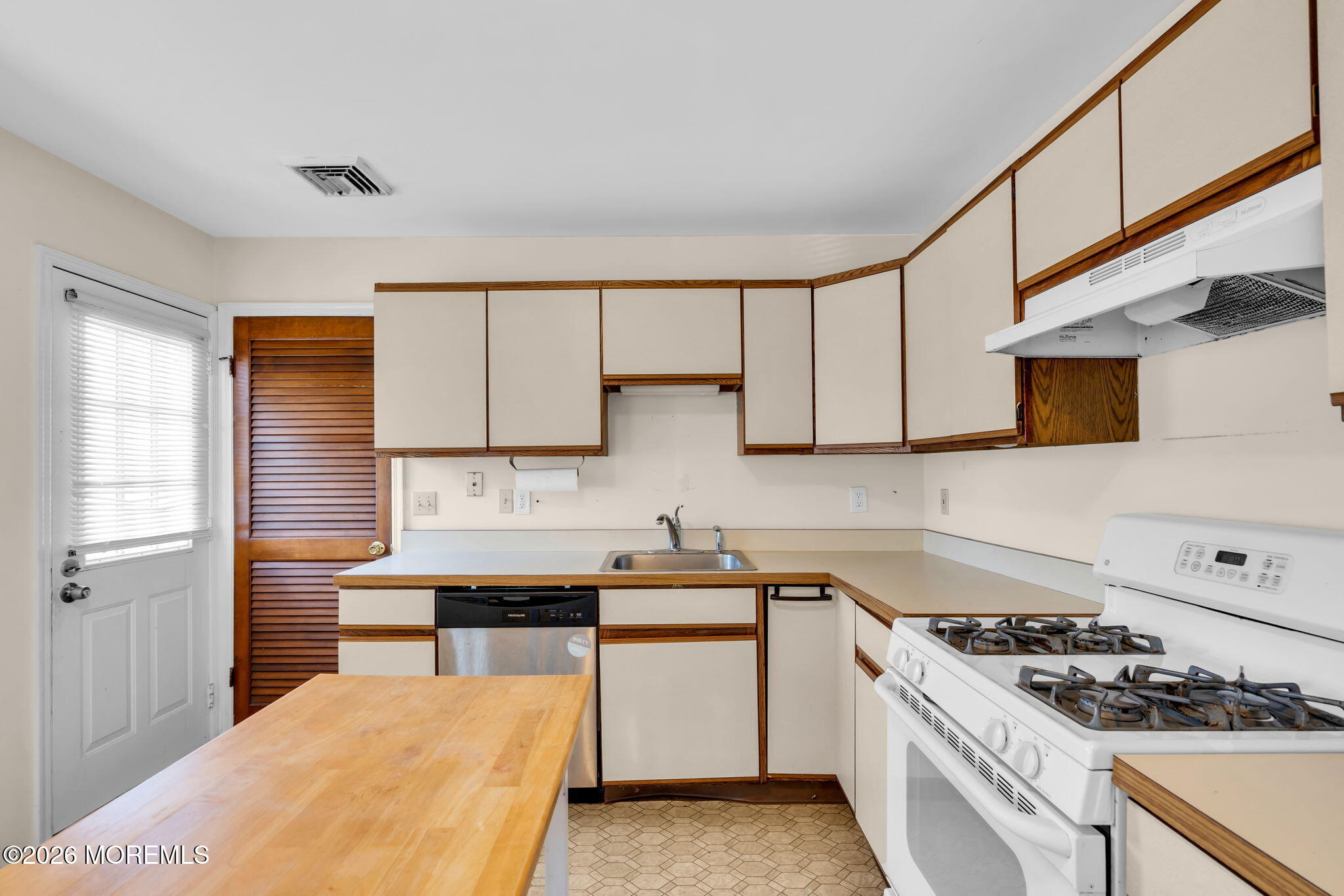 35 Spruce Street Beachwood NJ 08722