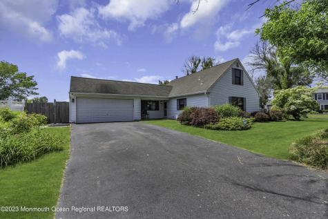 23 Appletree Road Howell NJ 07731