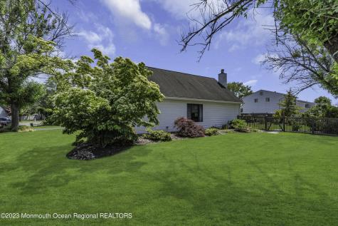 23 Appletree Road Howell NJ 07731