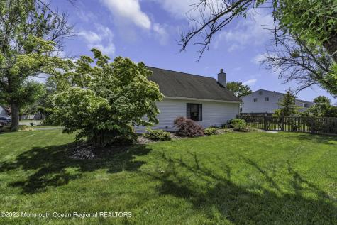 23 Appletree Road Howell NJ 07731