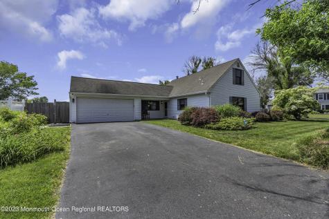 23 Appletree Road Howell NJ 07731