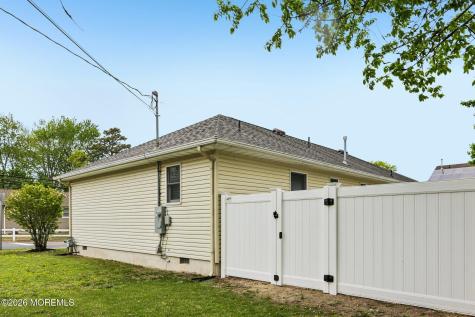 92 Birch Street Beachwood NJ 08722