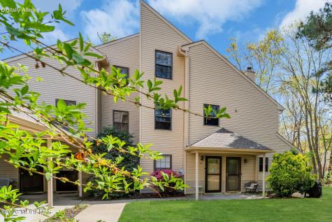 305 Owls Nest Court Jackson NJ 08527