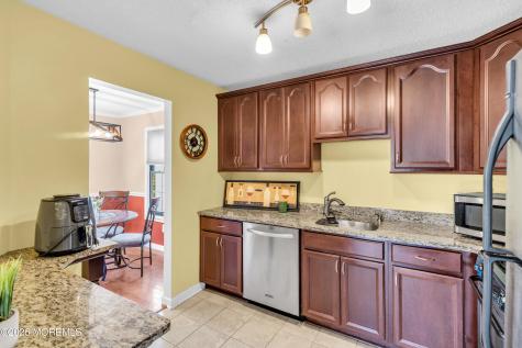 305 Owls Nest Court Jackson NJ 08527