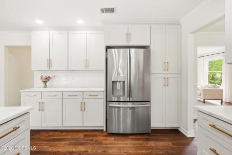 9 Lakeview Drive Tinton Falls NJ 07712