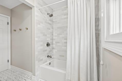 9 Lakeview Drive Tinton Falls NJ 07712