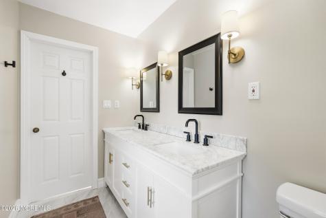 9 Lakeview Drive Tinton Falls NJ 07712