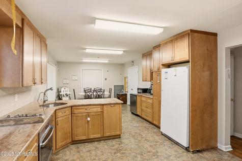 637 6th Street Lakewood NJ 08701