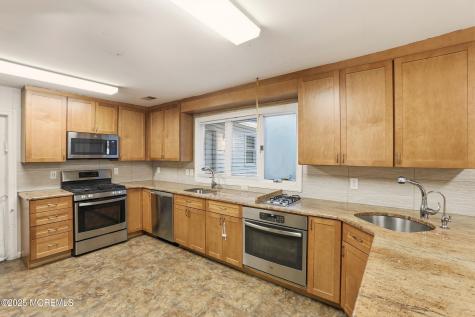 637 6th Street Lakewood NJ 08701