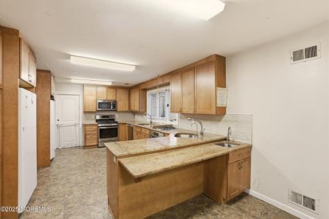 637 6th Street Lakewood NJ 08701