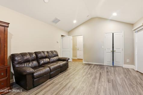 637 6th Street Lakewood NJ 08701