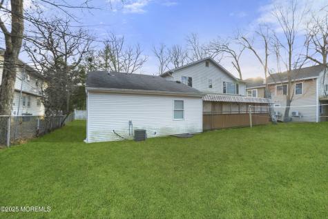 637 6th Street Lakewood NJ 08701