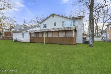 637 6th Street Lakewood NJ 08701
