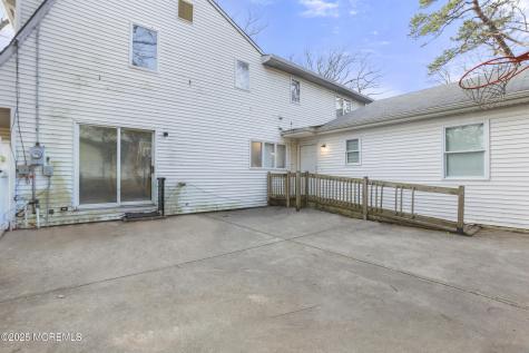 637 6th Street Lakewood NJ 08701