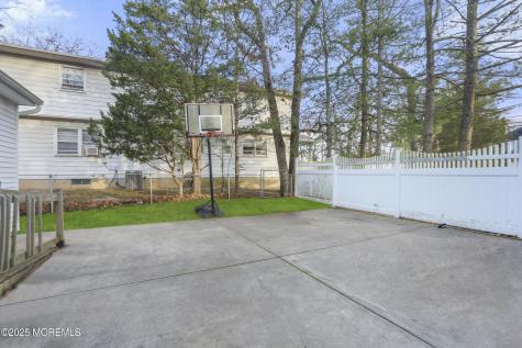 637 6th Street Lakewood NJ 08701