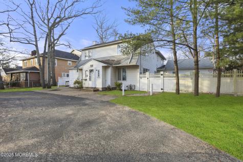637 6th Street Lakewood NJ 08701