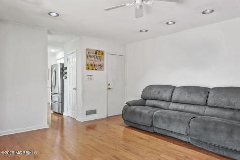 78 Henderson Road Kendall Park NJ 08824